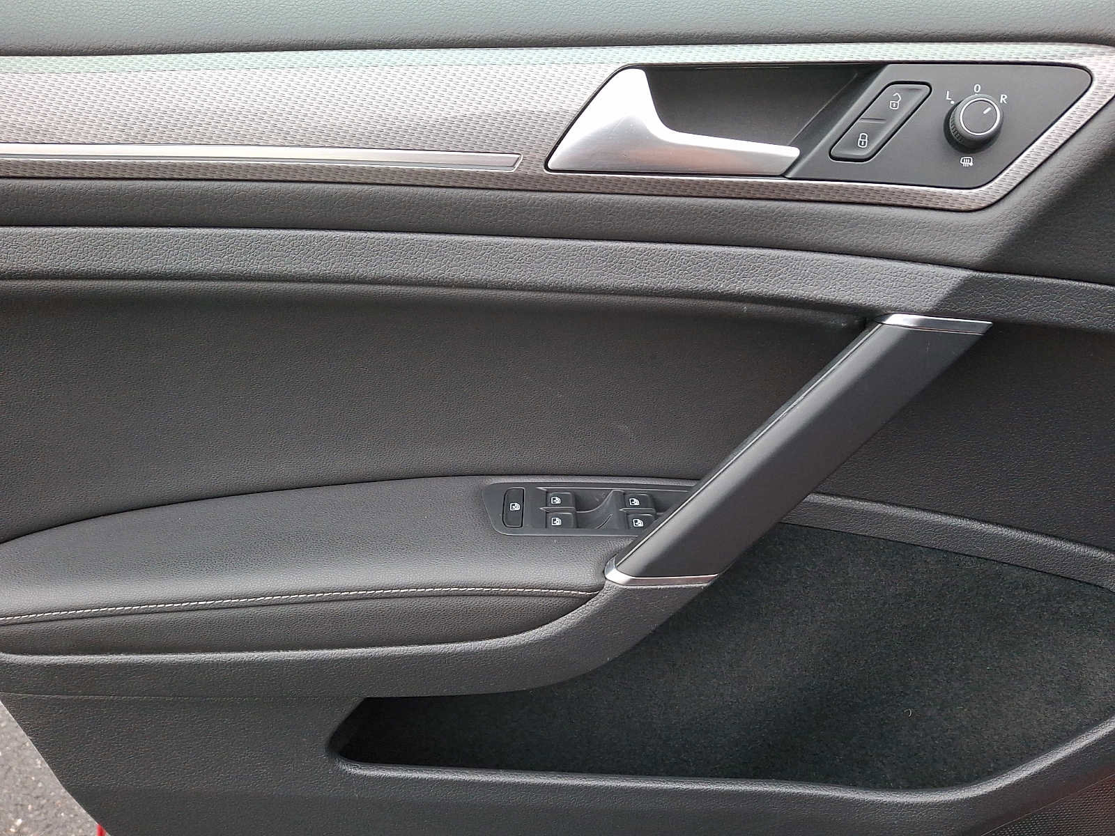 Used 2017 Volkswagen Golf Alltrack S image 8