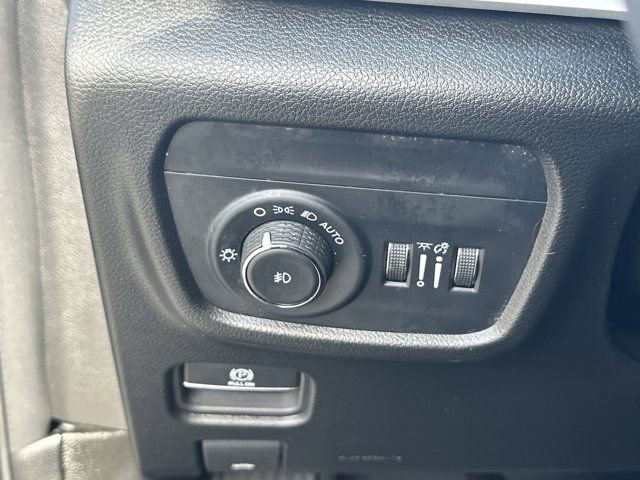 Used 2024 Jeep Grand Cherokee Limited w/ Luxury Tech Group II image 27
