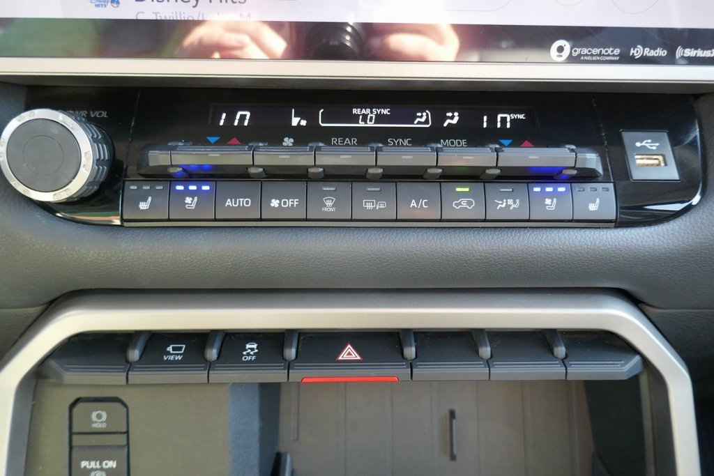 Used 2023 Toyota Sequoia Limited image 33