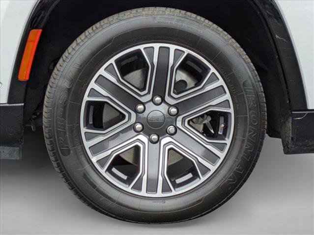 Used 2024 Jeep Wagoneer L Series II RWD image 30