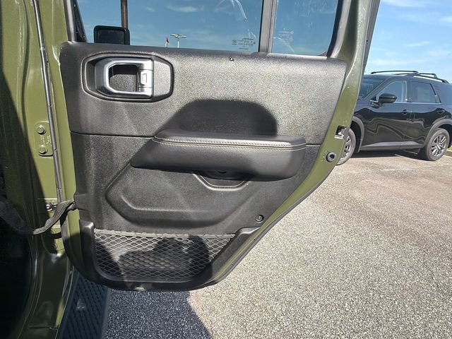 Used 2021 Jeep Wrangler Unlimited Sahara w/ Cold Weather Group AWD/4WD image 16