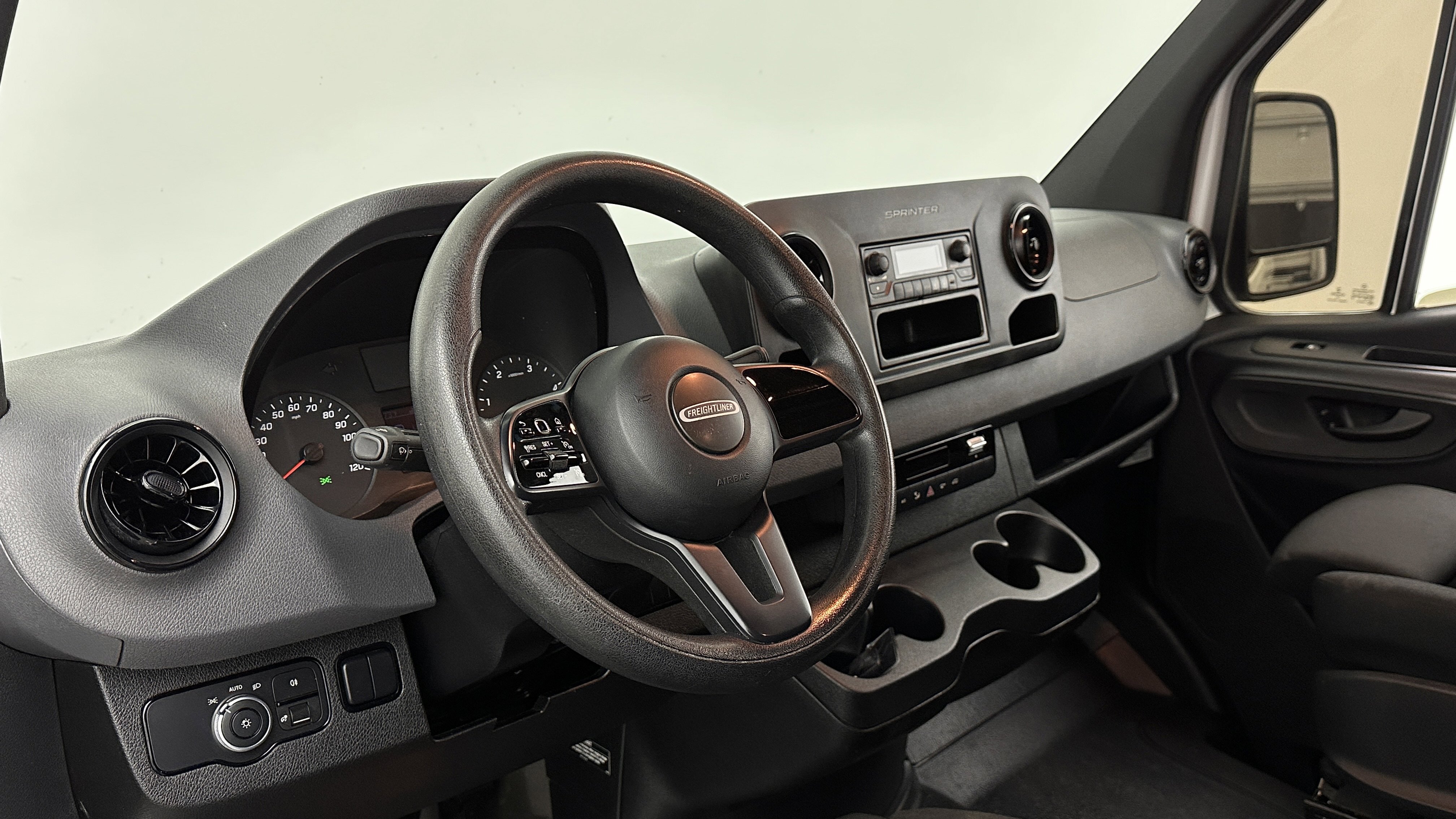 Used 2020 Freightliner Sprinter 3500 image 7