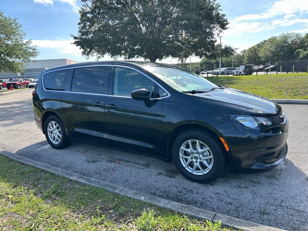 Used 2023 Chrysler Voyager LX FWD image 7