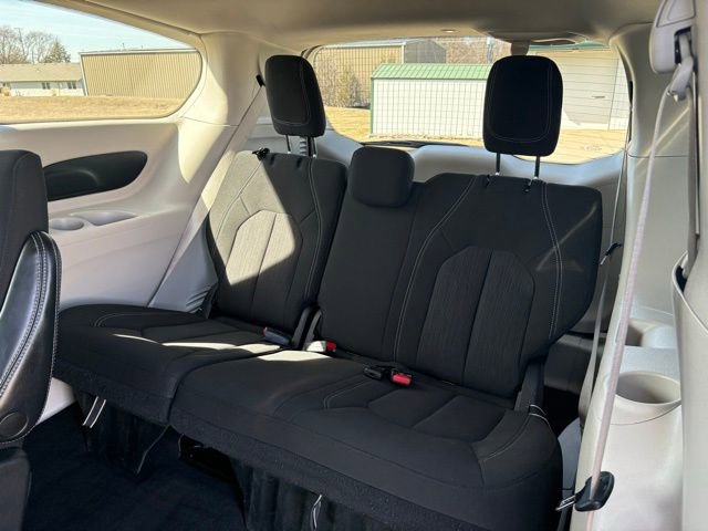 Used 2023 Chrysler Voyager LX image 20