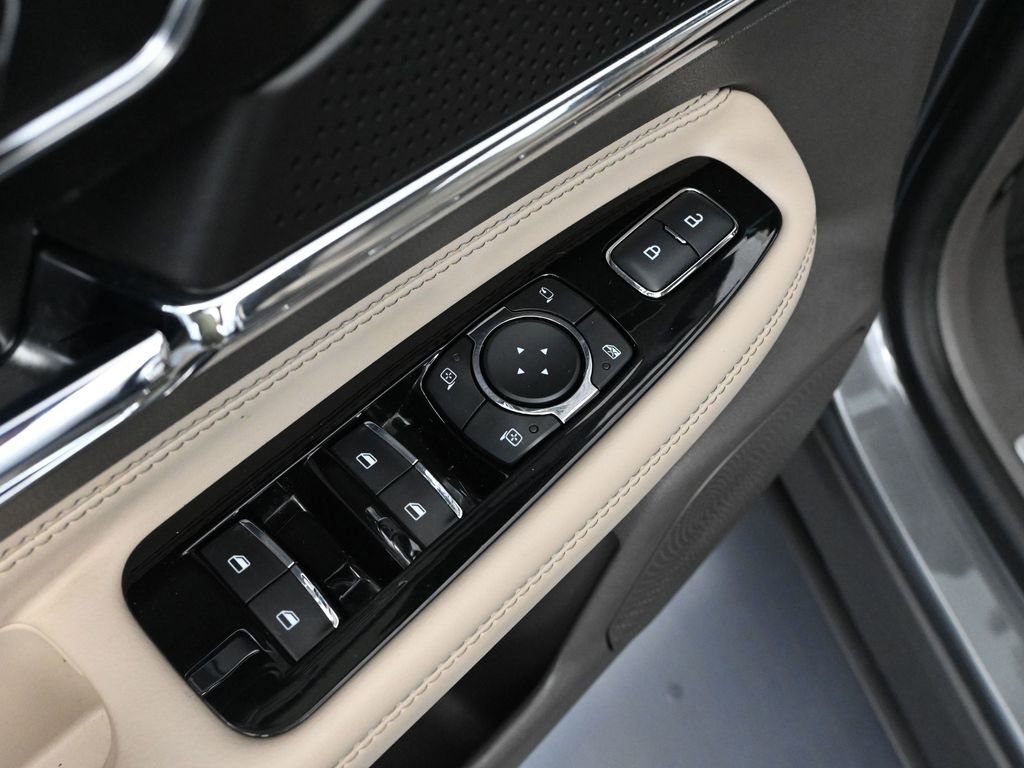 Used 2024 Lincoln Corsair Reserve w/ Towing Package image 20