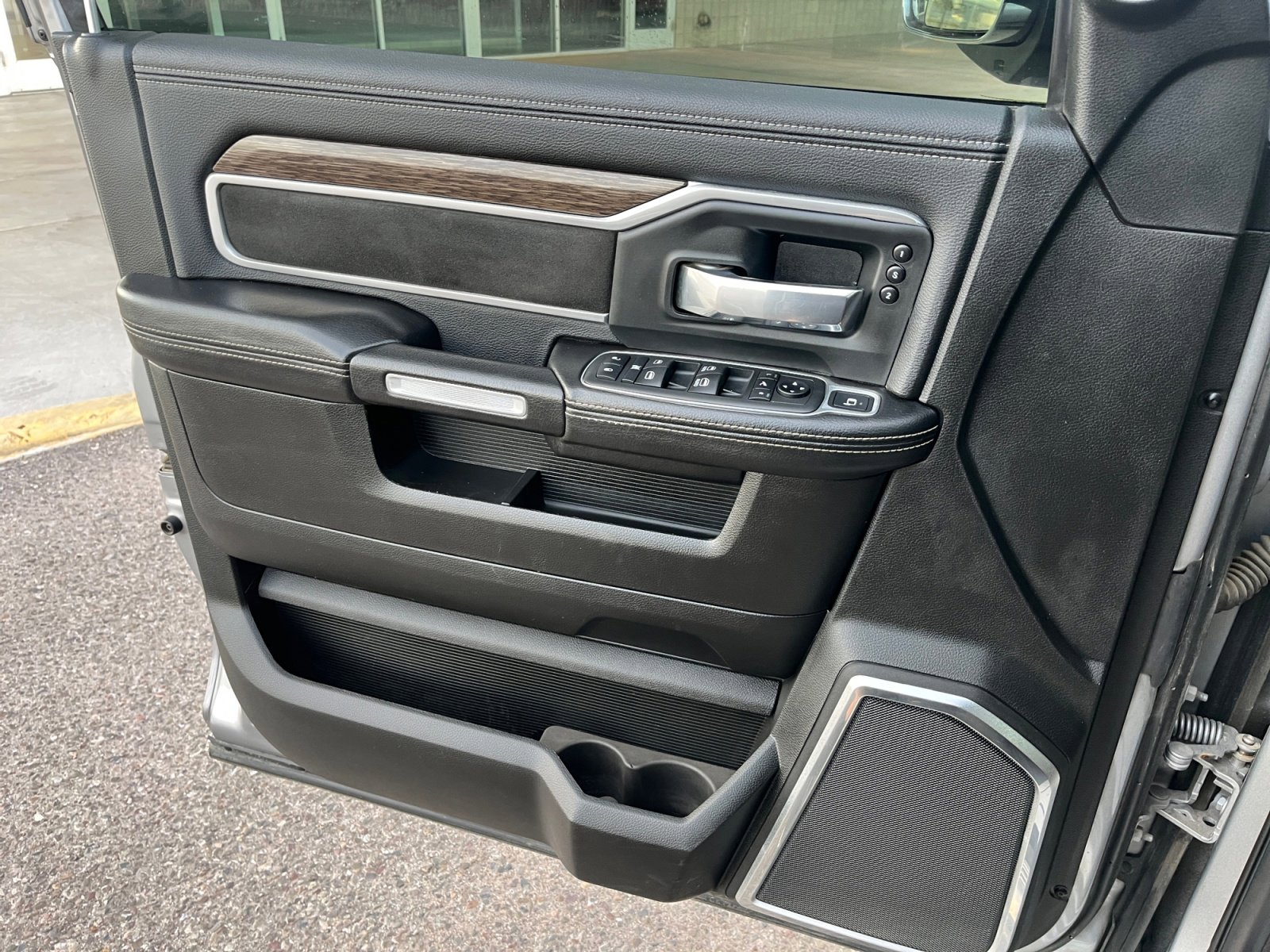 Used 2019 RAM 3500 Laramie image 13