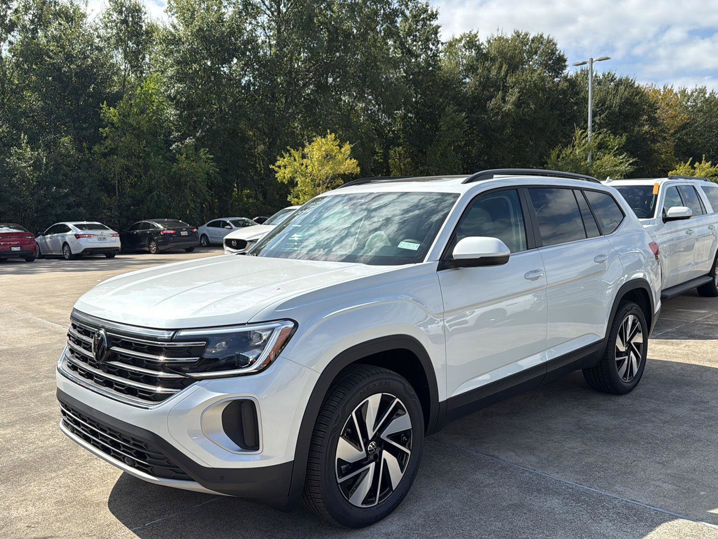 New 2026 Volkswagen Atlas SE image 1