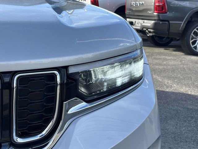 Used 2022 Jeep Grand Cherokee Limited w/ MOPAR Finishing Package image 9