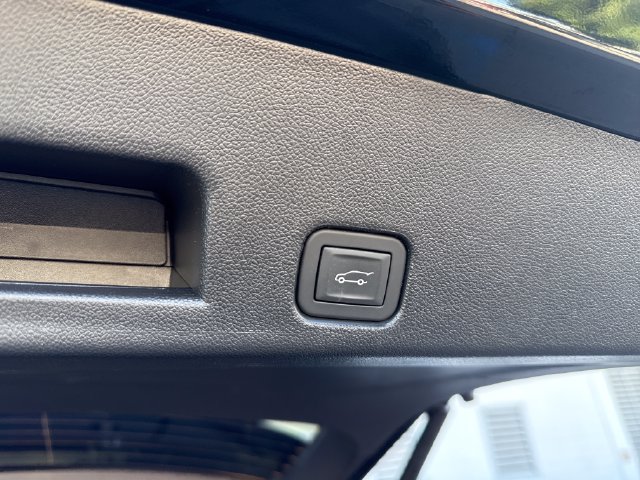 Used 2026 Chevrolet Traverse LT FWD image 32