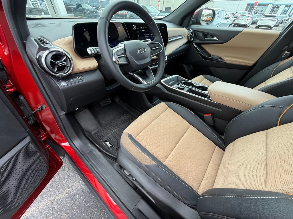 Used 2025 Chevrolet Equinox ACTIV w/ Safety and Technology Package AWD/4WD image 18