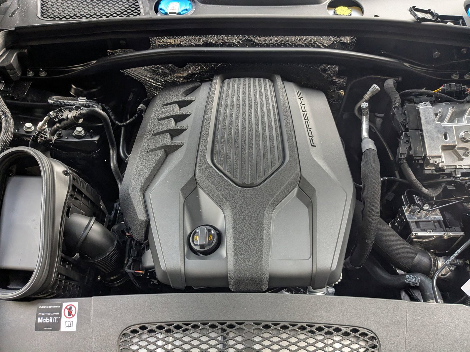 Certified 2026 Porsche Macan AWD/4WD image 29