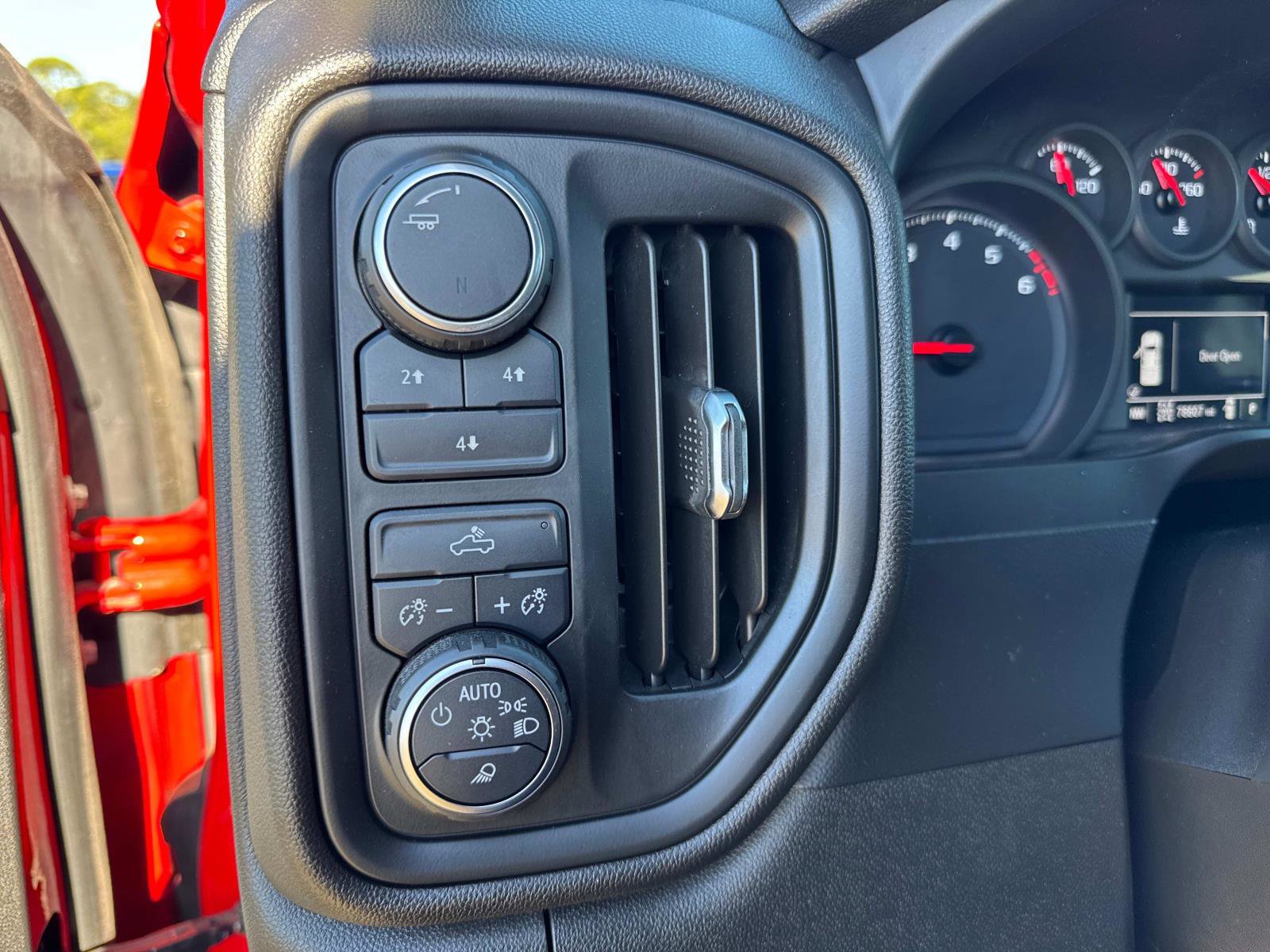 Used 2020 Chevrolet Silverado 2500 Custom w/ Custom Value Package image 28