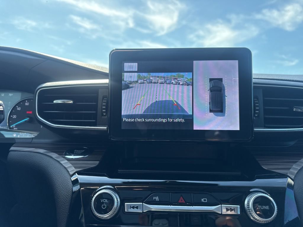 Used 2022 Ford Explorer Limited w/ Equipment Group 301A image 20