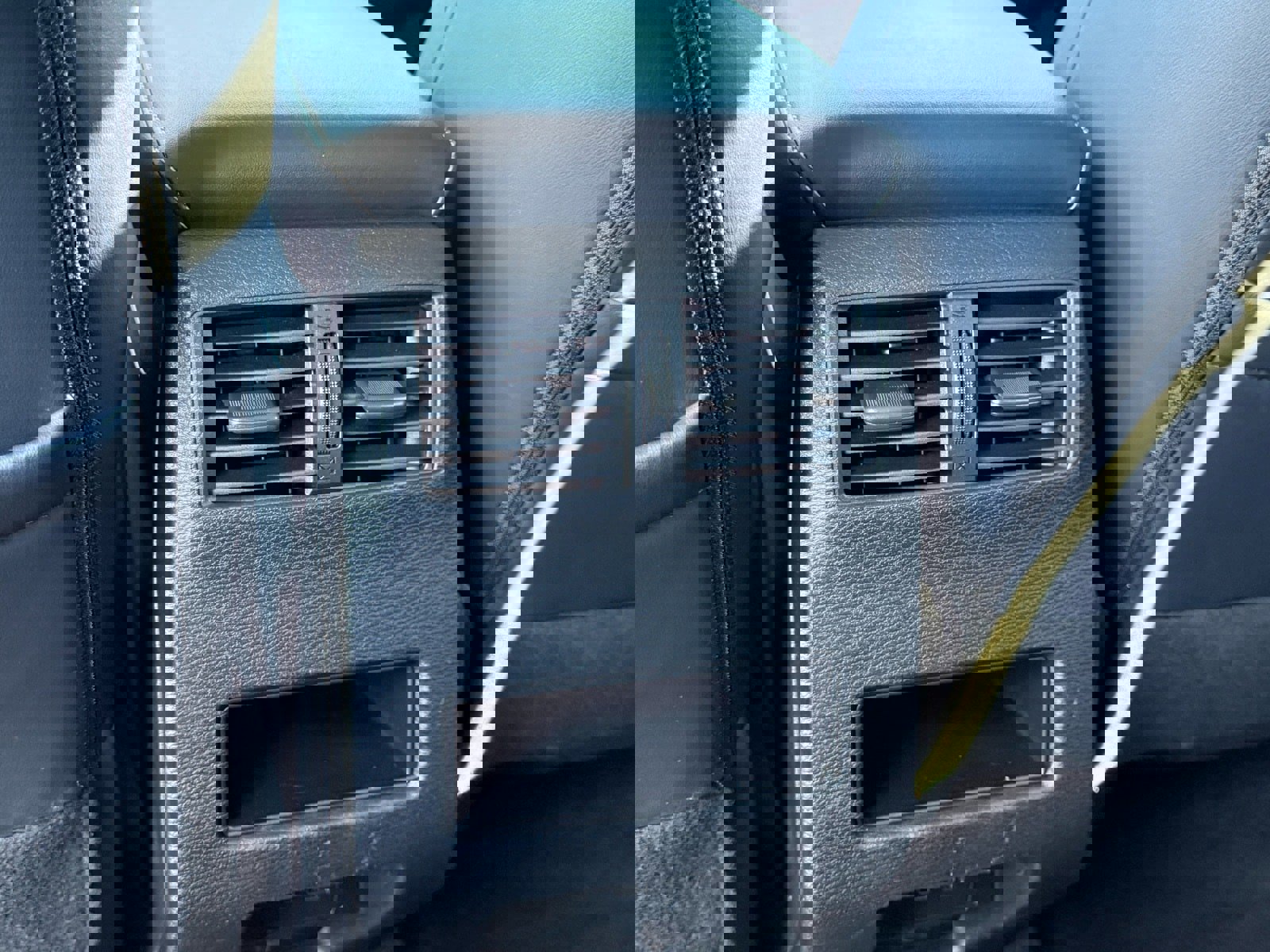 Used 2024 Mitsubishi Outlander 4WD Plug-In Hybrid image 33