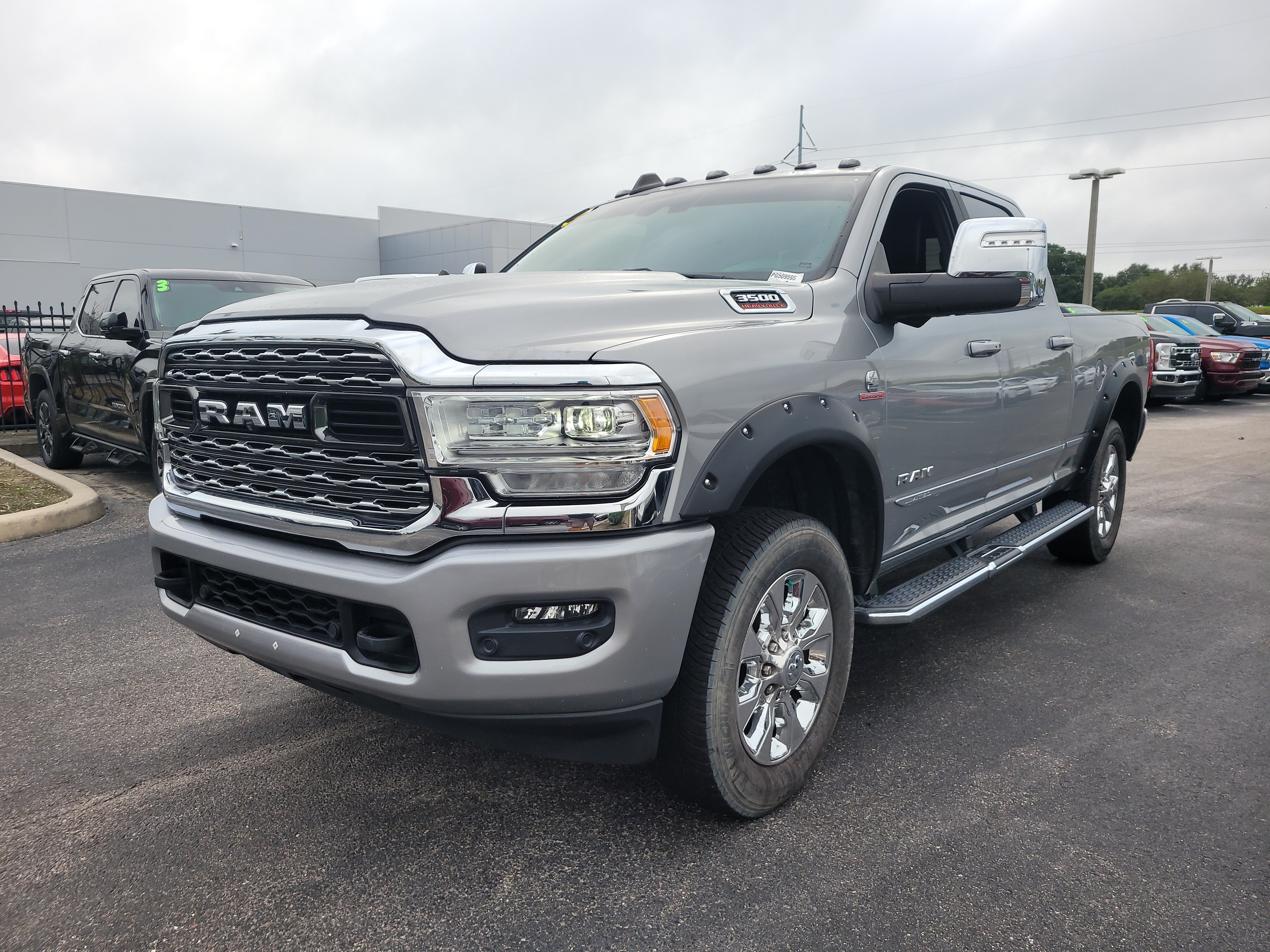 Used 2023 RAM 3500 Limited AWD/4WD image 3