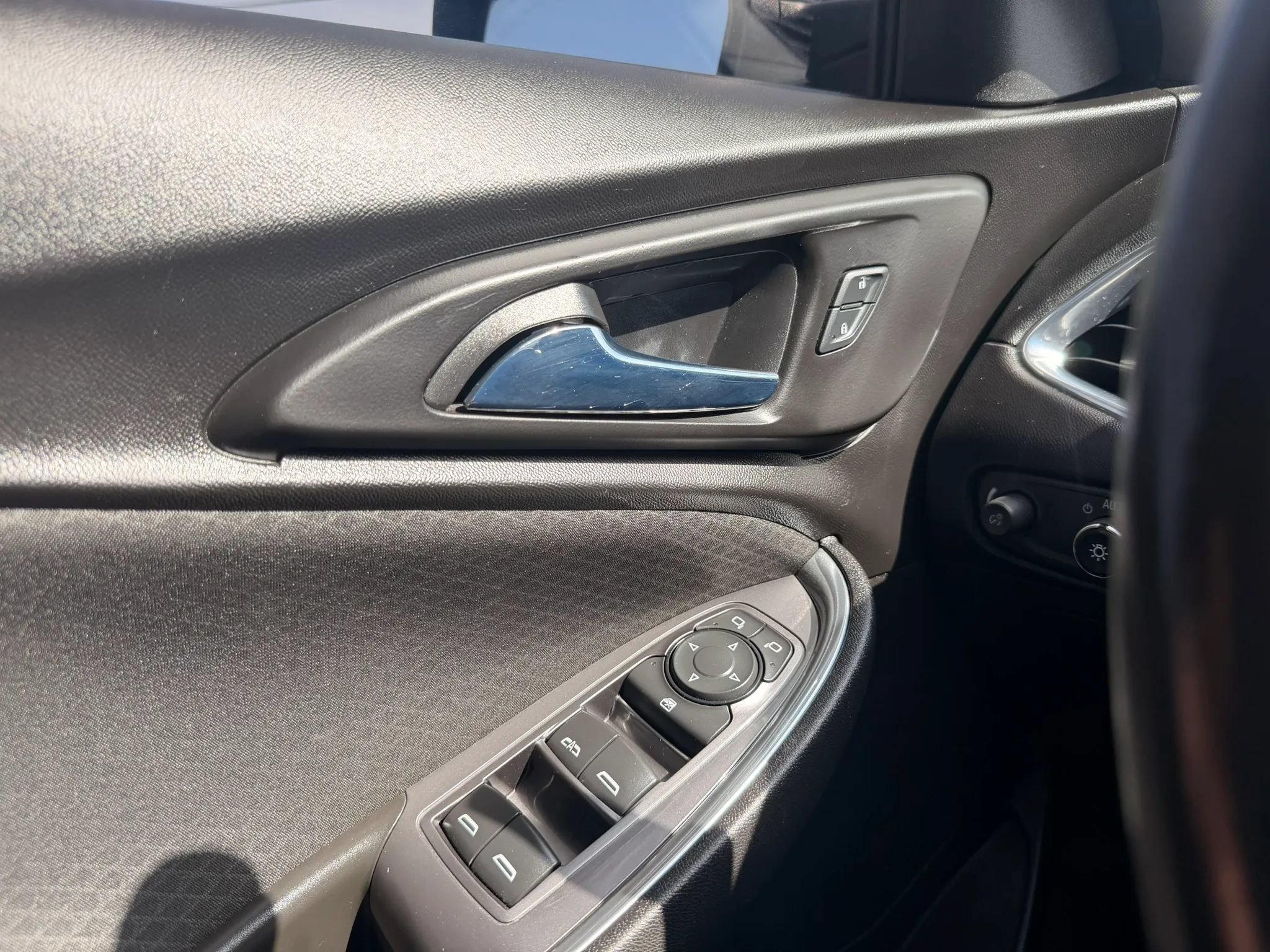Used 2016 Chevrolet Malibu LT FWD image 13