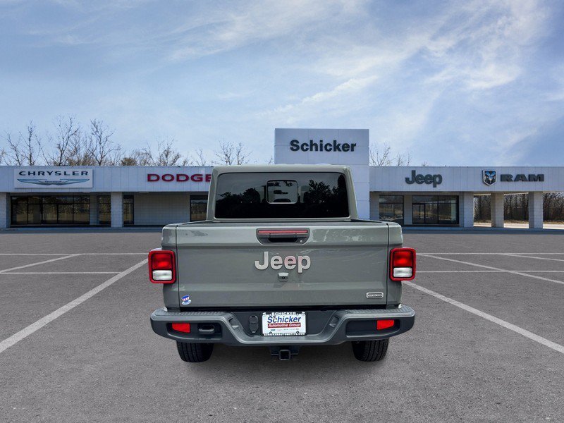 Used 2022 Jeep Gladiator Overland w/ Popular Equipment Package AWD/4WD image 4