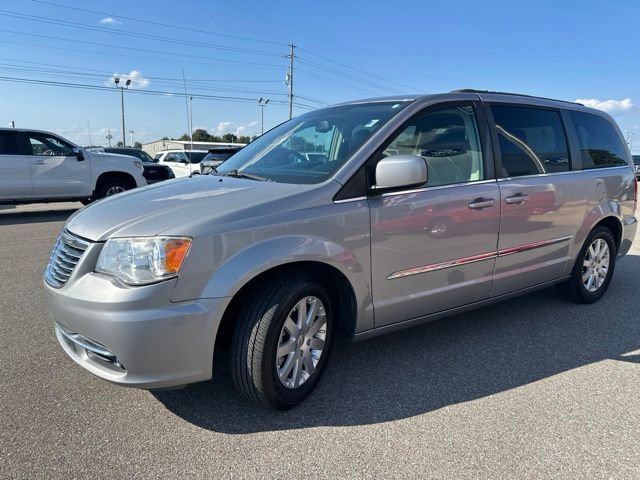 Used 2015 Chrysler Town & Country Touring FWD image 27