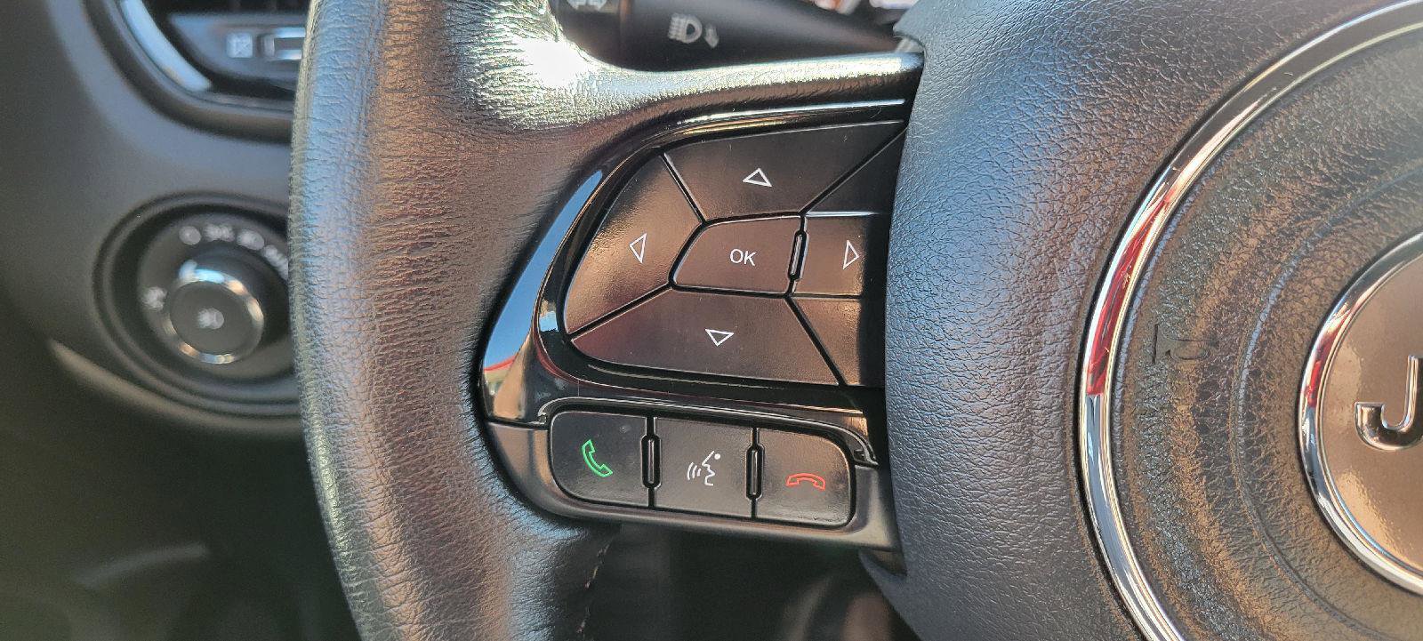 Used 2022 Jeep Renegade Altitude w/ Convenience Group image 12