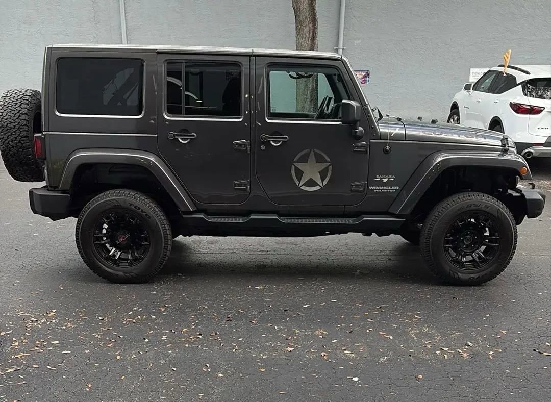 Used 2017 Jeep Wrangler Unlimited Sahara w/ Connectivity Group image 3