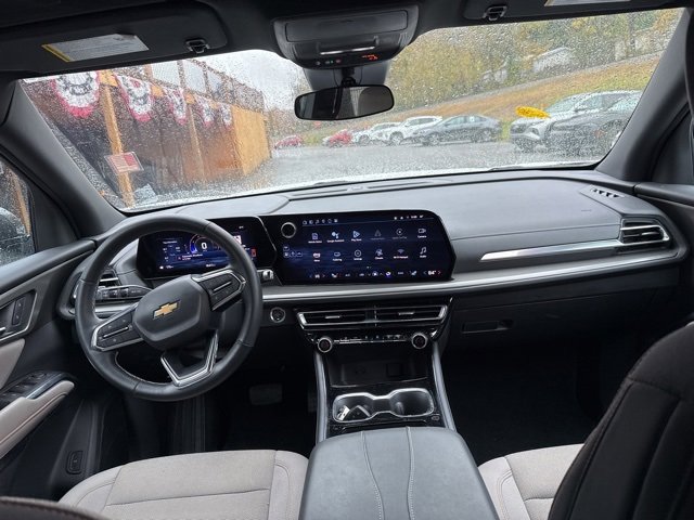 Used 2025 Chevrolet Traverse LT image 15