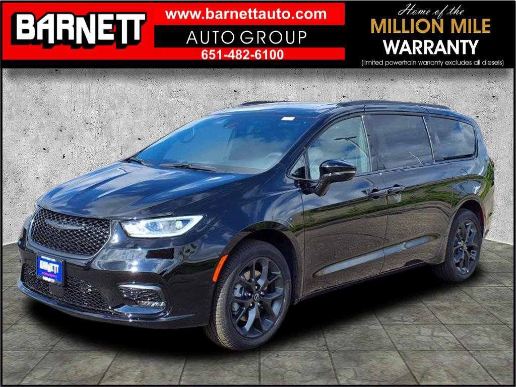 New 2026 Chrysler Pacifica Limited image 1