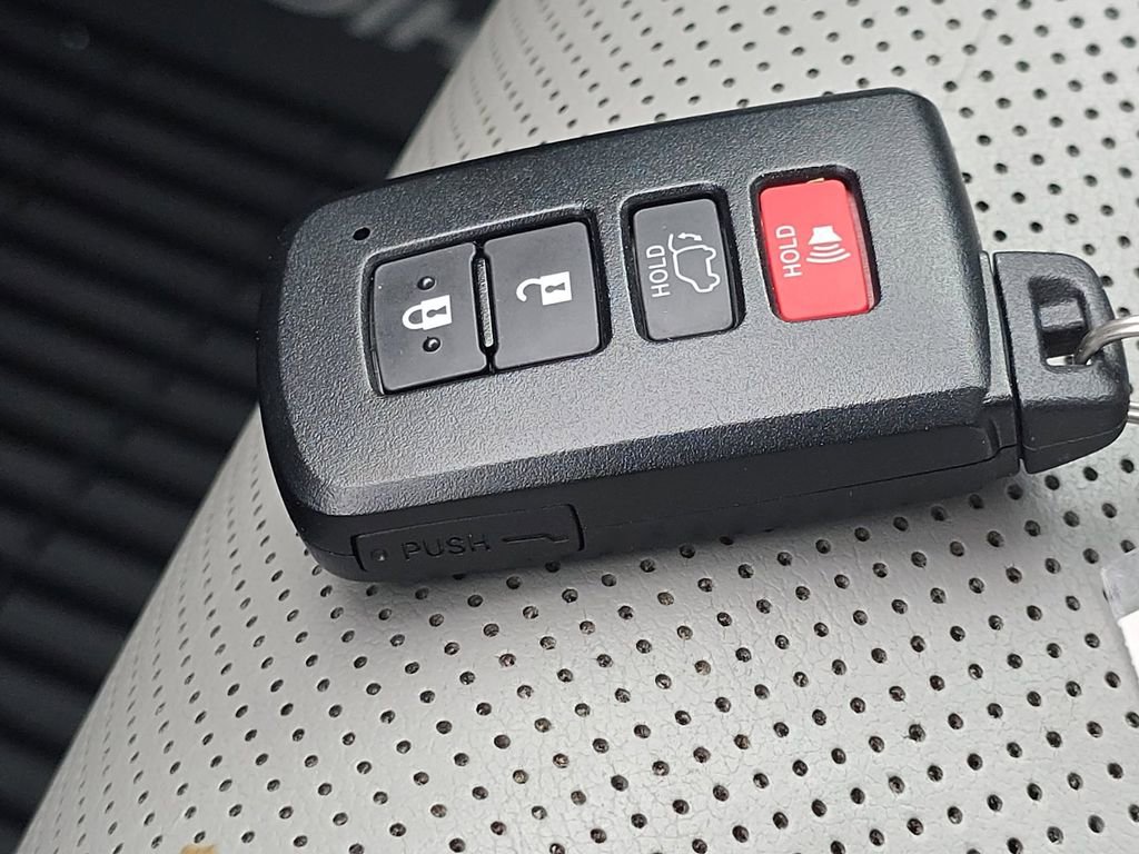 Used 2017 Toyota Highlander Limited image 36