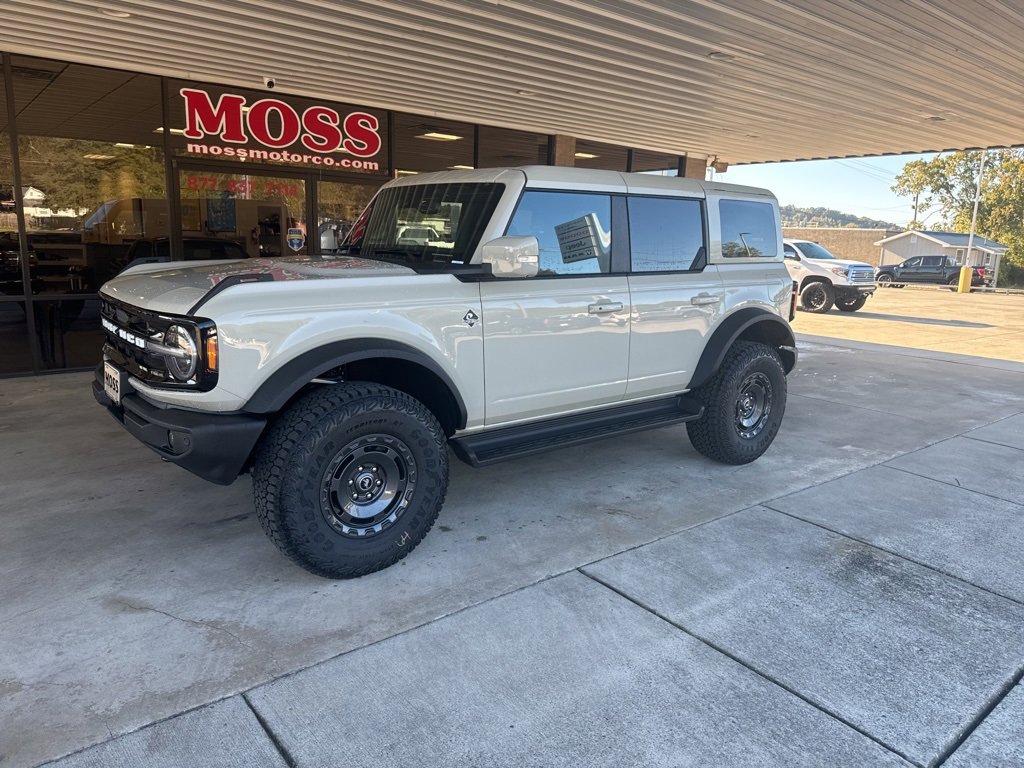 New 2025 Ford Bronco Outer Banks w/ Sasquatch Package