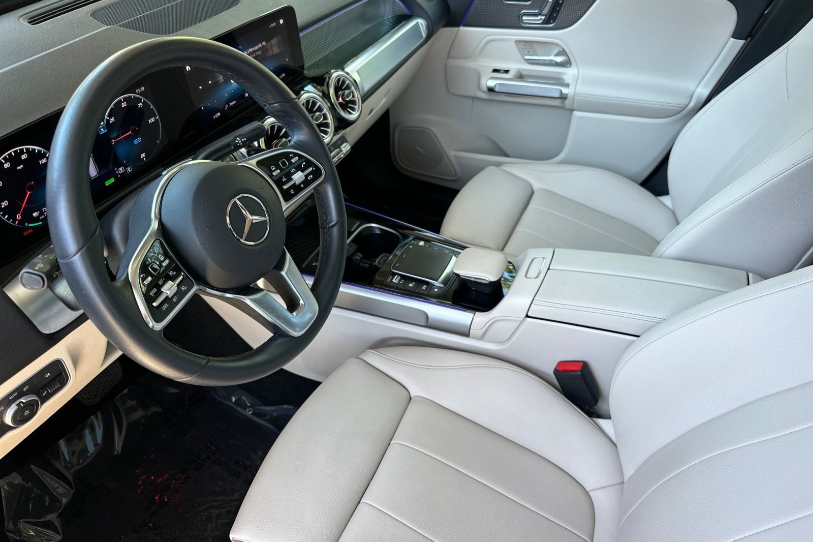 Used 2023 Mercedes-Benz EQB 300 4MATIC image 4