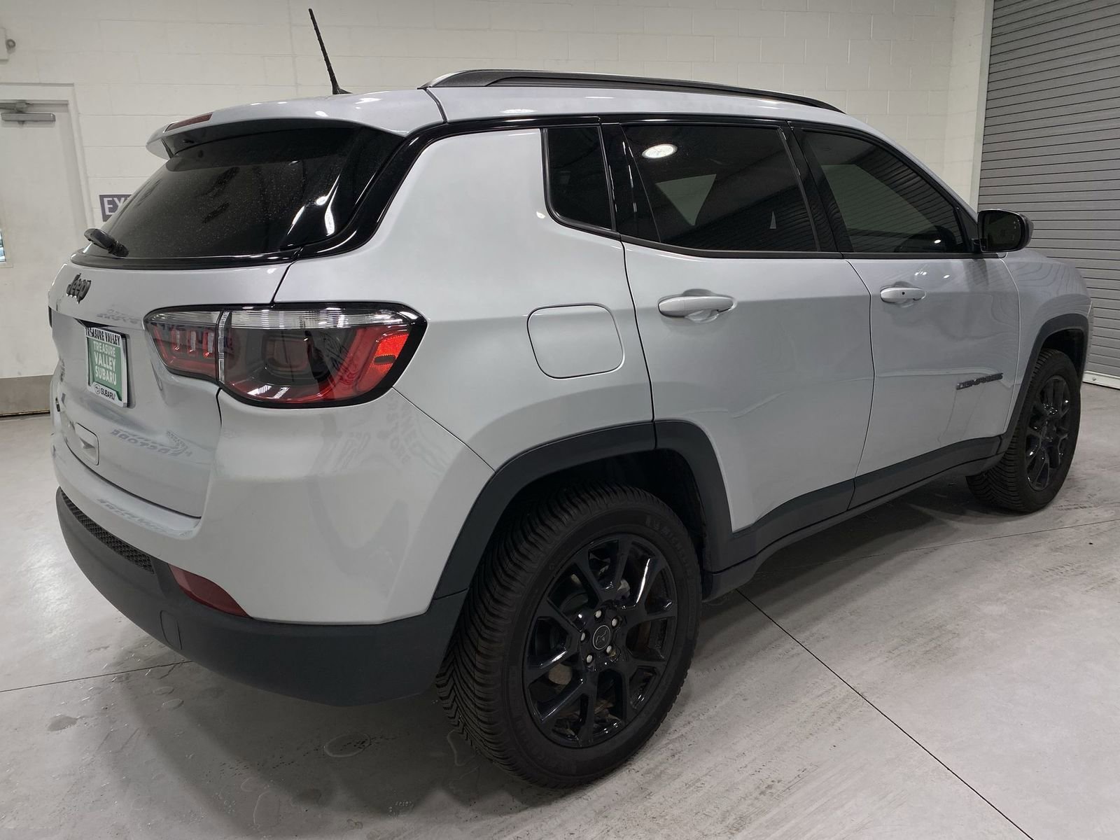 Used 2025 Jeep Compass Latitude w/ Altitude Special Edition image 8