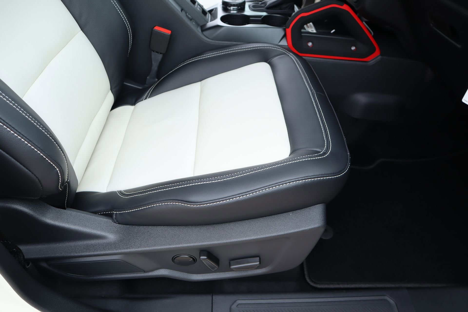 New 2026 Ford Bronco Outer Banks AWD/4WD image 14