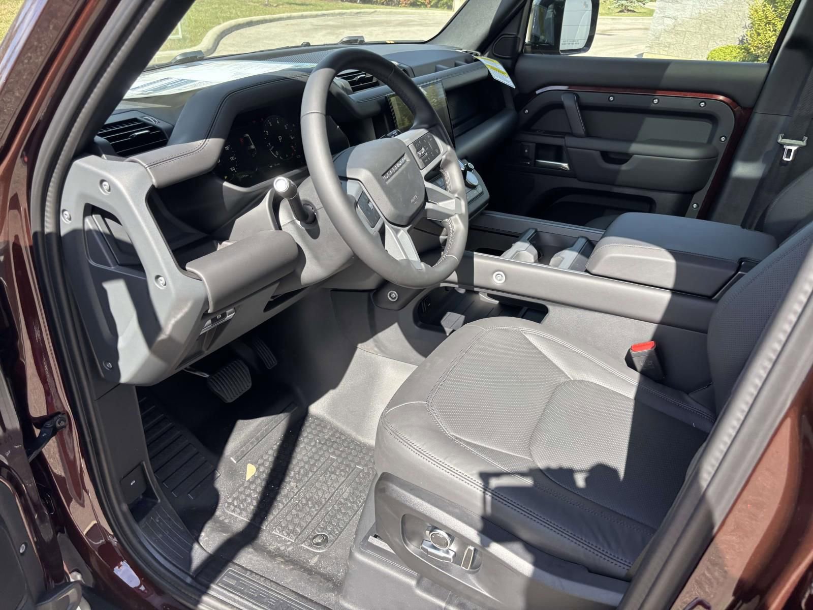 New 2025 Land Rover Defender 130 S image 9