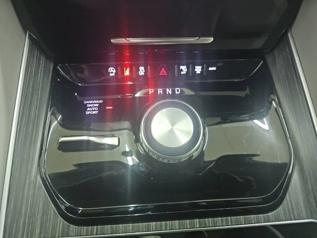 Used 2024 Jeep Wagoneer L Series II w/ Flexible Seating Group AWD/4WD image 8