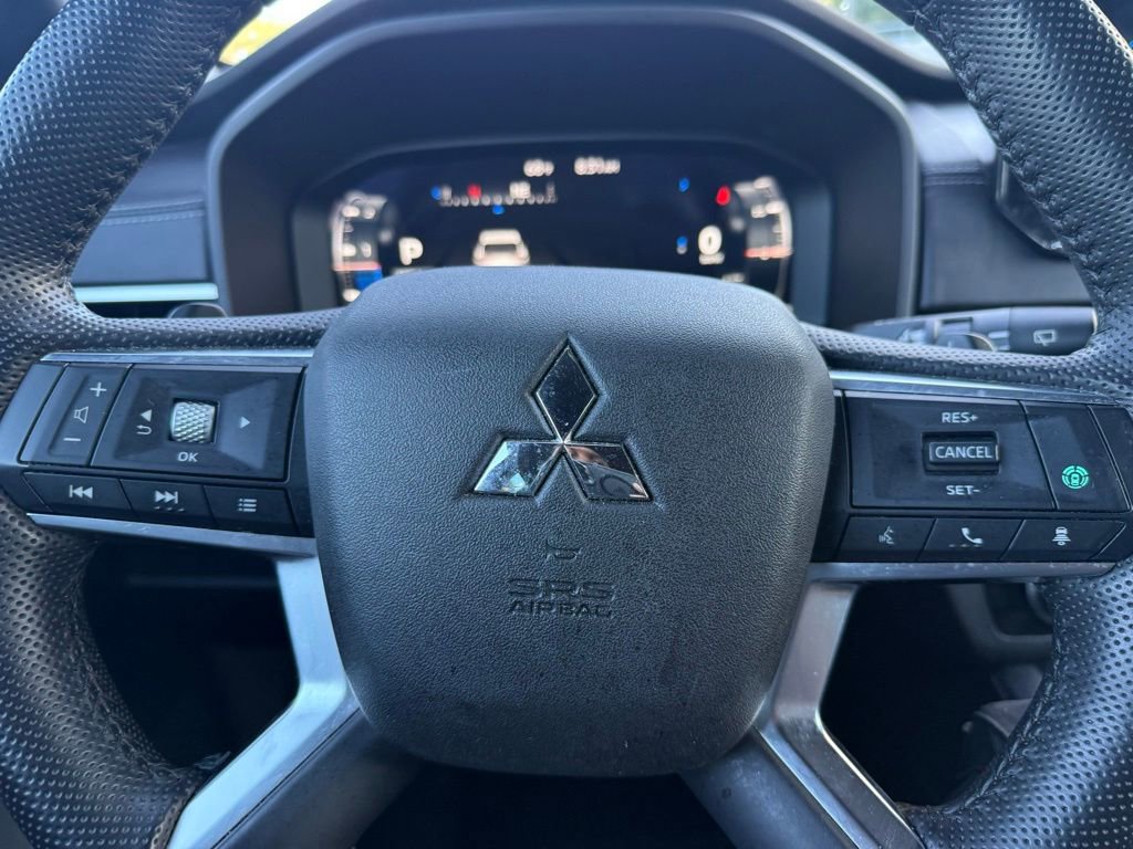 Used 2023 Mitsubishi Outlander SE image 21