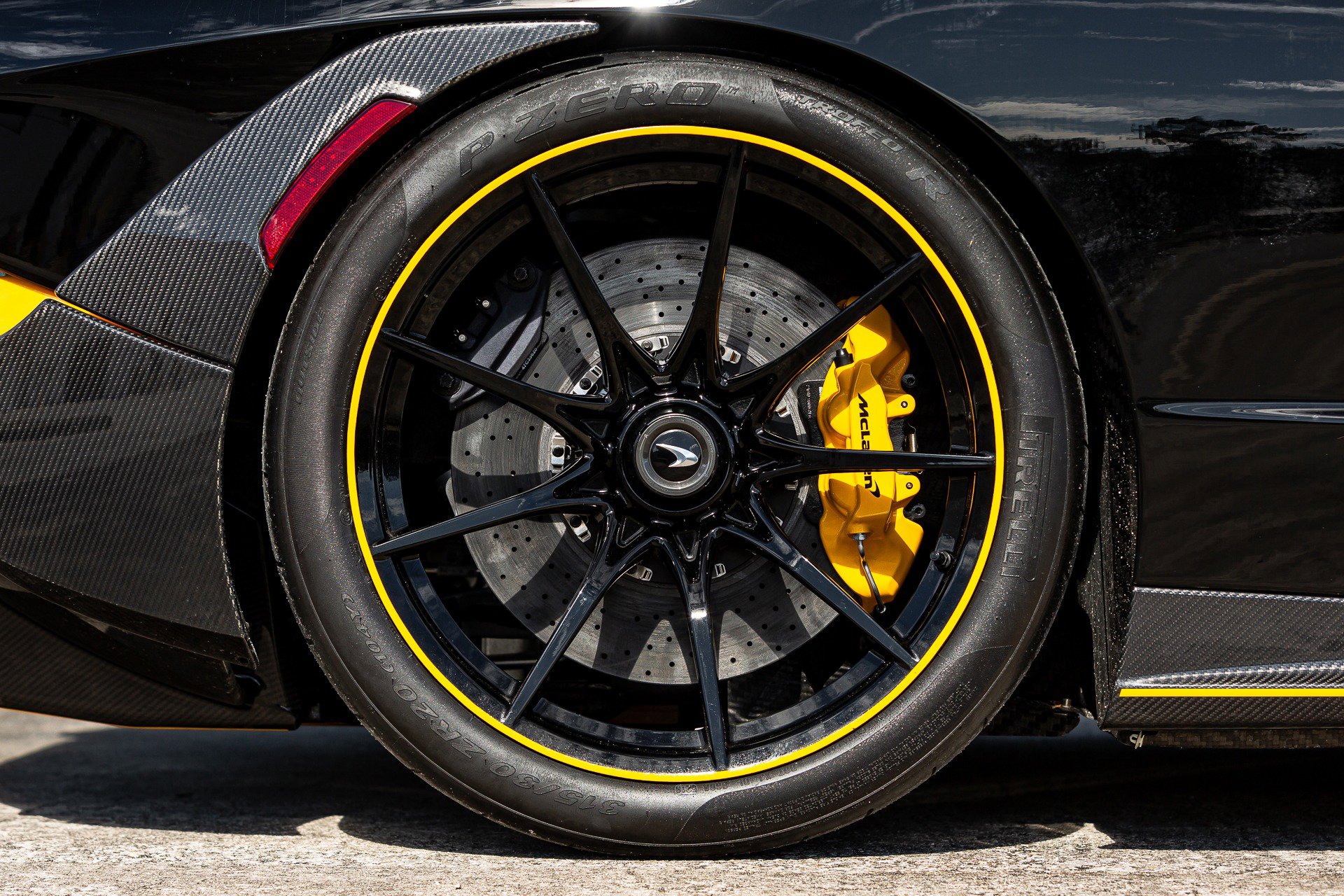 Used 2019 McLaren Senna image 42