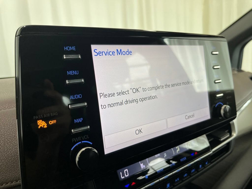 Used 2023 Toyota Sienna Platinum AWD/4WD image 12