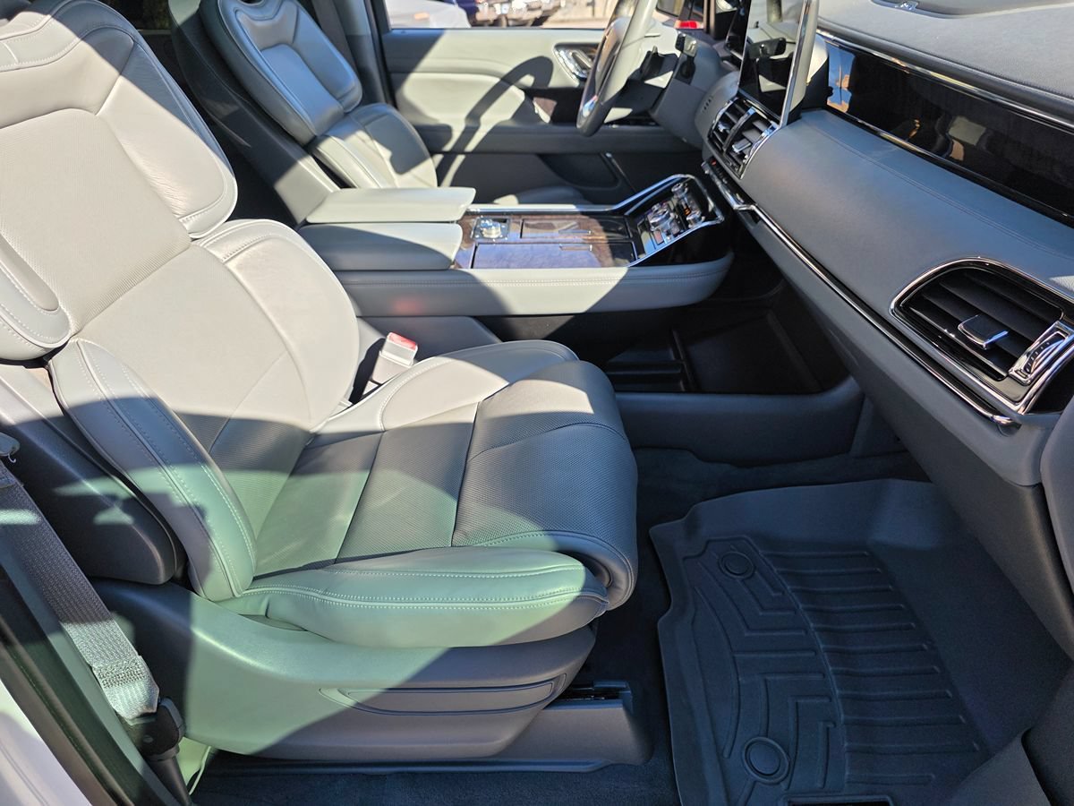 Used 2018 Lincoln Navigator L Select w/ Technology Package RWD image 16