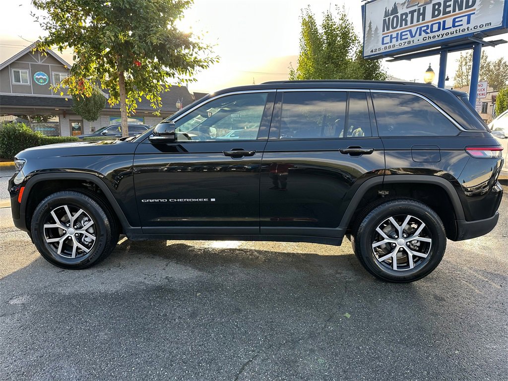 Used 2024 Jeep Grand Cherokee Limited image 9