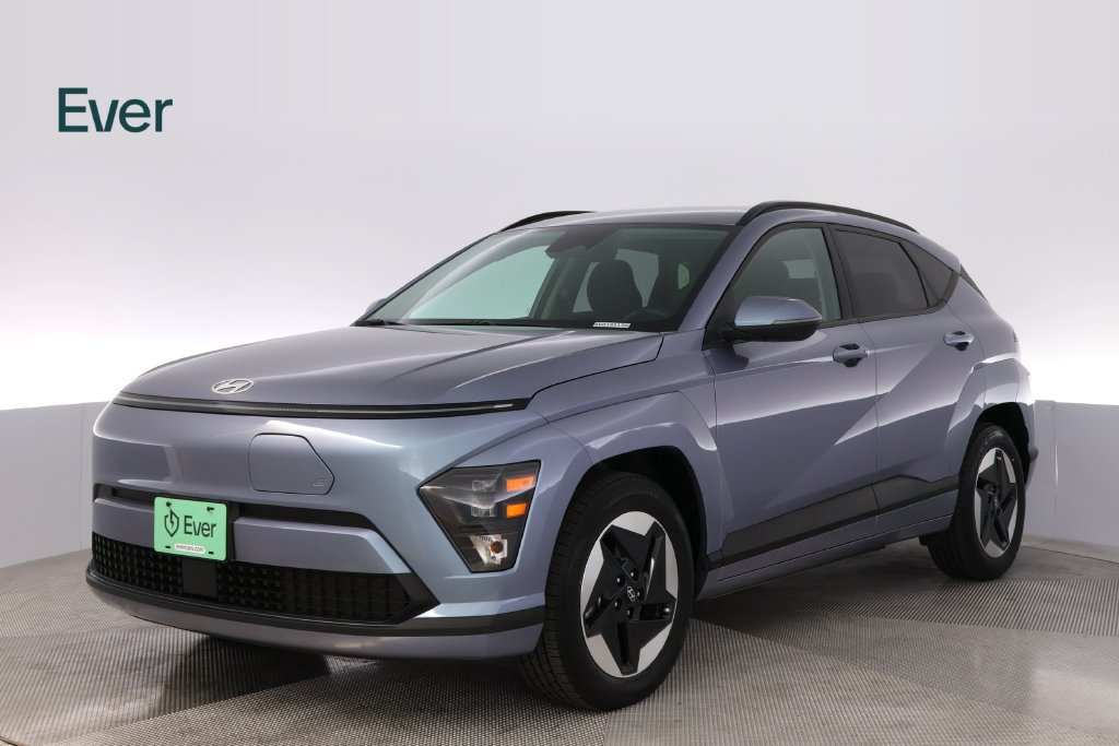 Used 2025 Hyundai Kona SEL FWD image 2