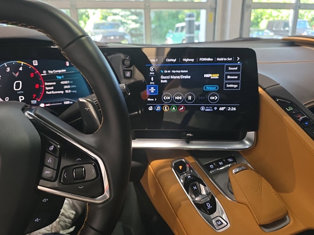 Used 2022 Chevrolet Corvette Stingray Preferred Cpe w/ Z51 Performance Package RWD image 19
