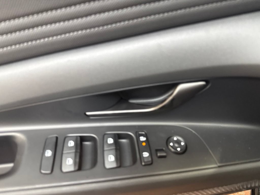 New 2026 Hyundai Elantra SEL Sport FWD image 23