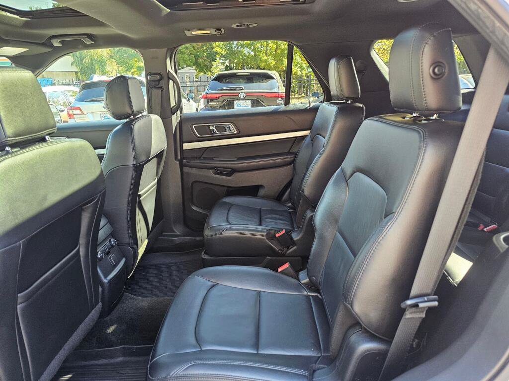 Used 2017 Ford Explorer XLT w/ Equipment Group 202A AWD/4WD image 17