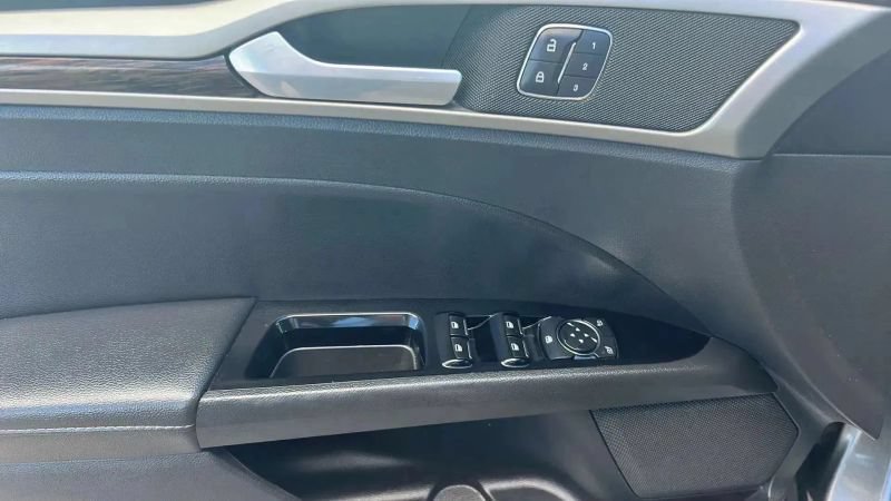 Used 2016 Ford Fusion Energi SE FWD image 17