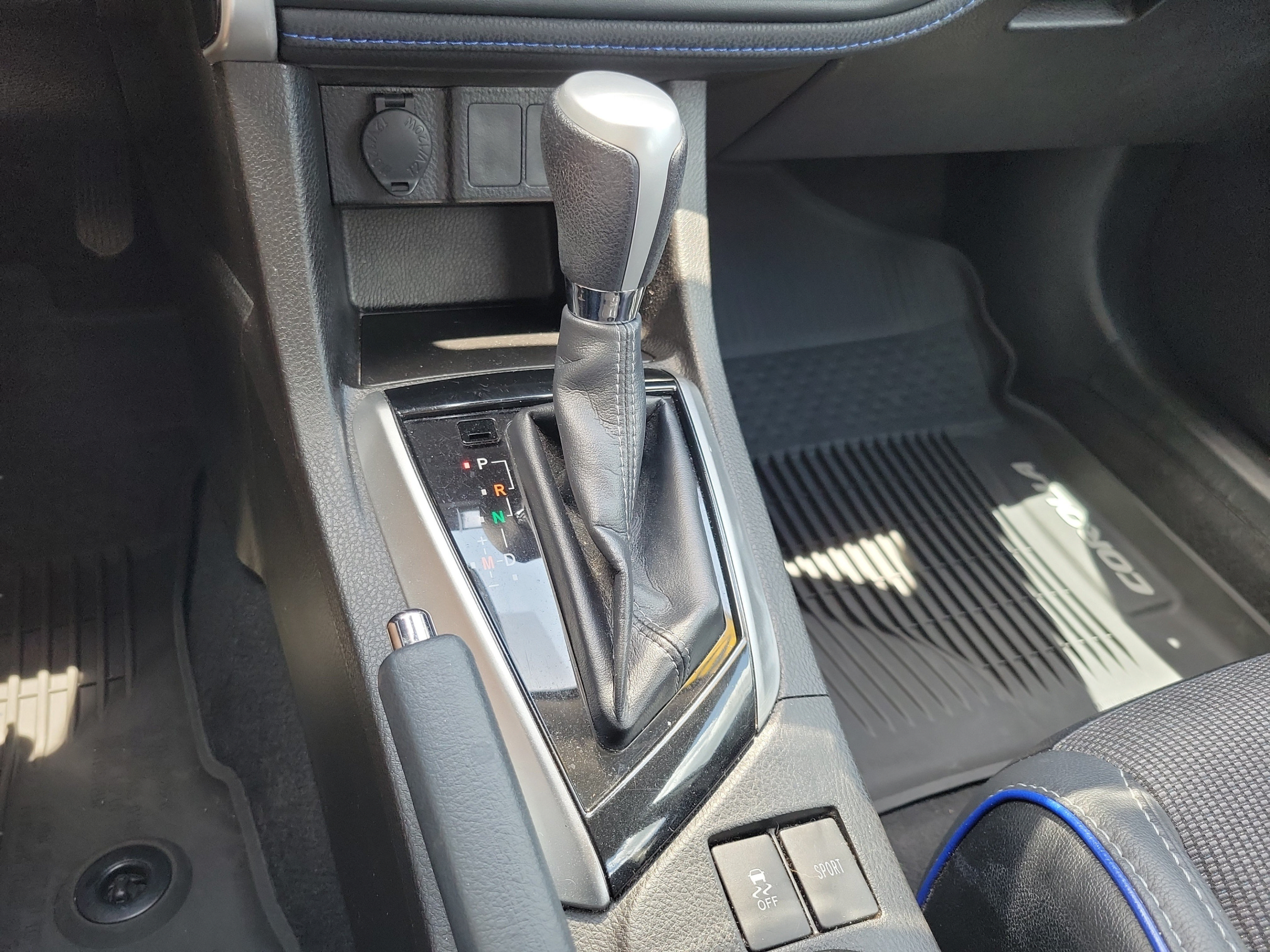 Used 2018 Toyota Corolla SE FWD image 29