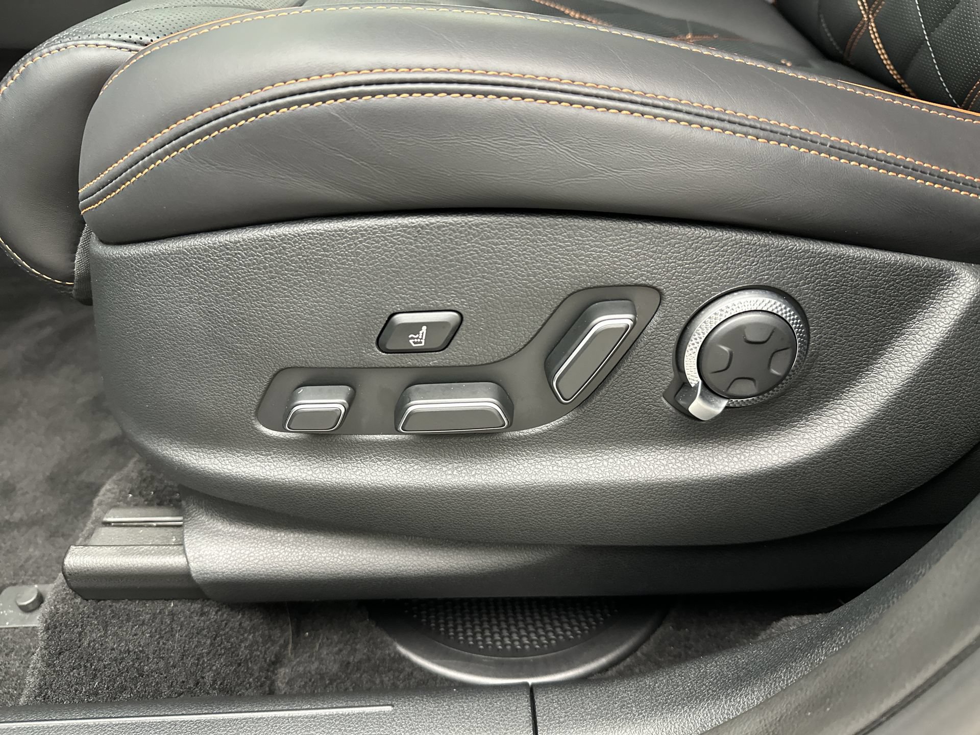 Certified 2026 Genesis GV70 3.5T Sport Prestige AWD/4WD image 12