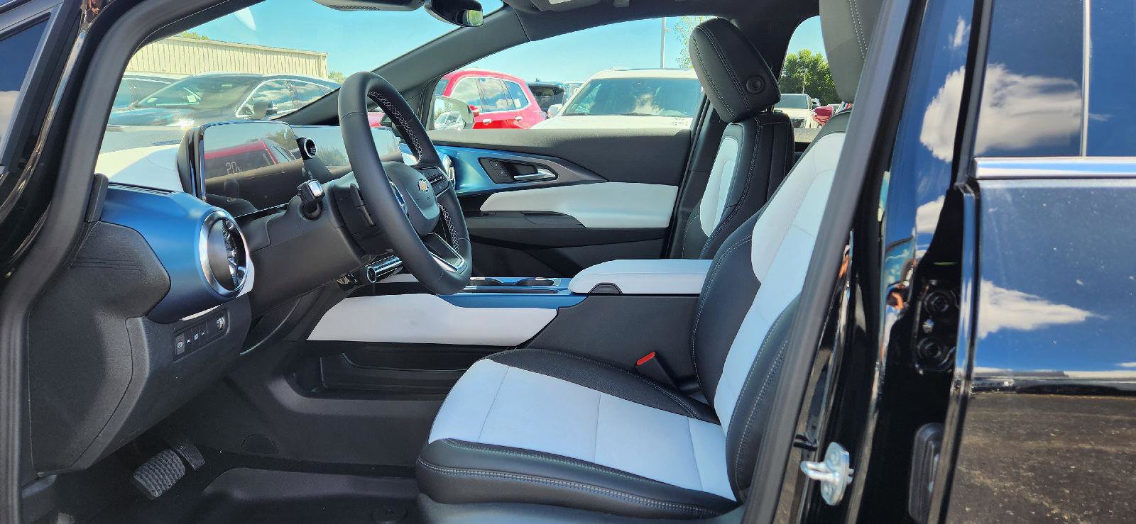 New 2026 Chevrolet Equinox EV LT image 9