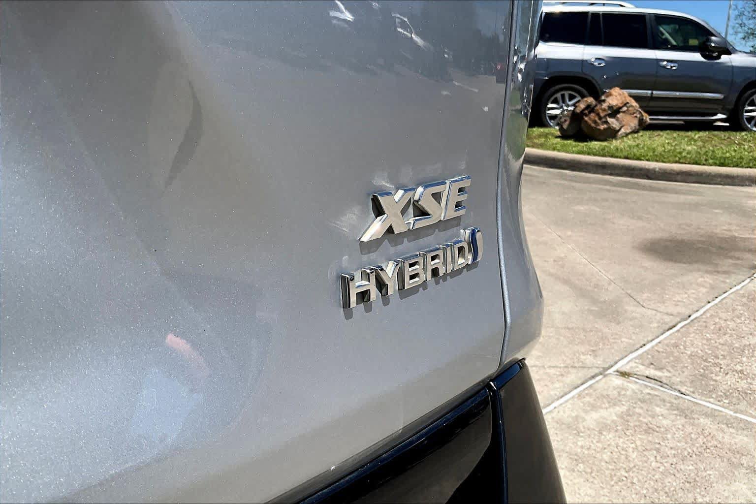 Used 2022 Toyota RAV4 XSE AWD/4WD image 9