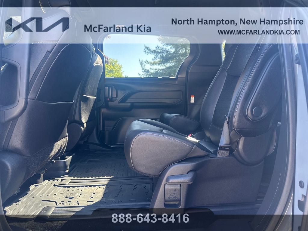 Used 2025 Toyota Sienna XLE Woodland Edition AWD/4WD image 35