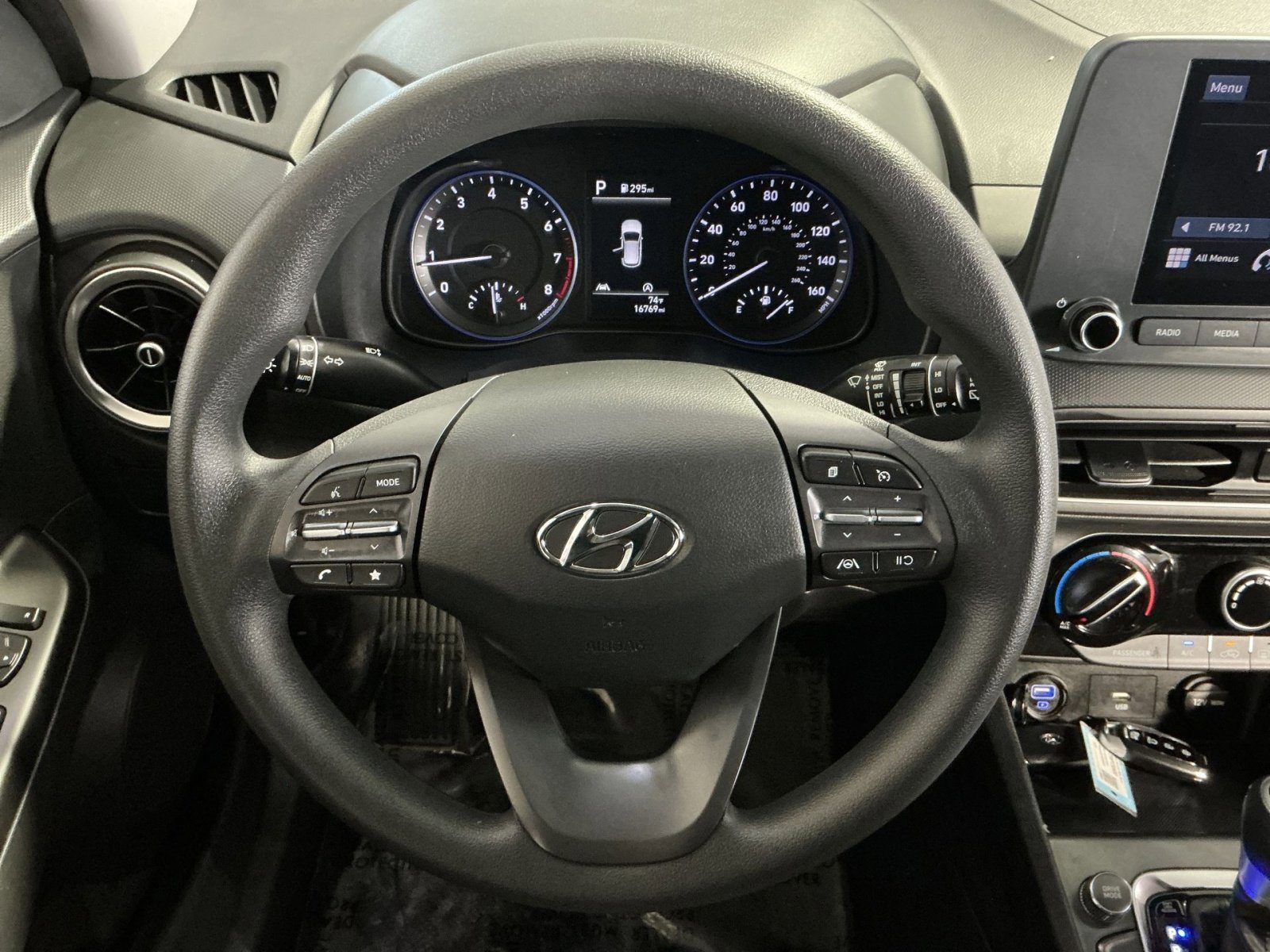 Used 2023 Hyundai Kona SEL AWD/4WD image 17