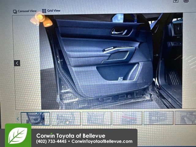 Used 2025 Nissan Pathfinder SL AWD/4WD image 11